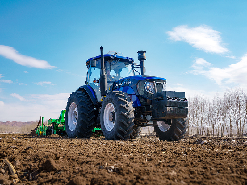 Lovol R1804 tractor