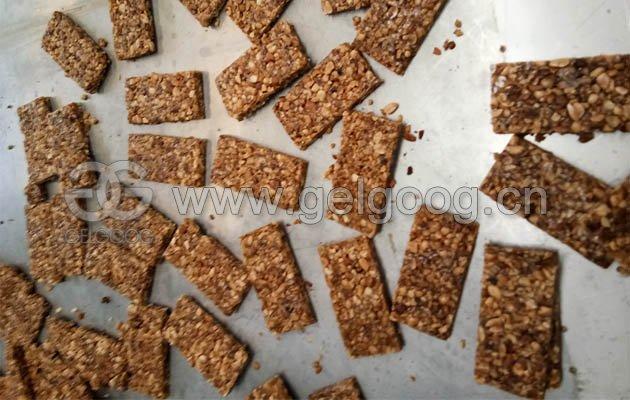 peanut-brittle-kaju-katli-cutting-machine-barfi-making-machine-1