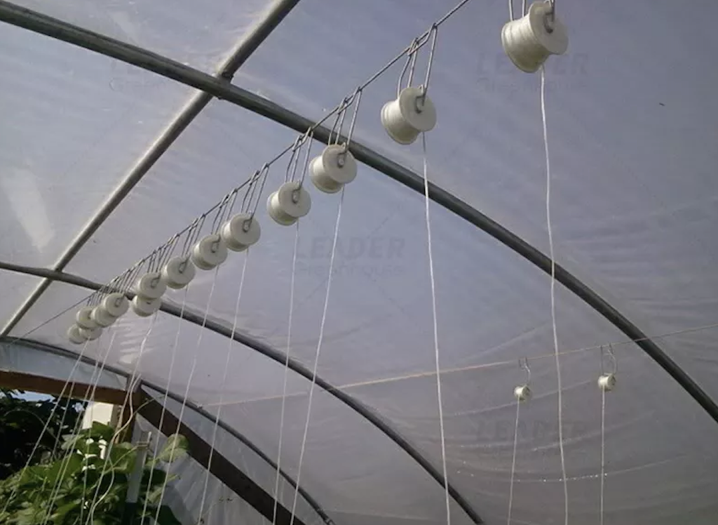 Tunnel greenhouse planting hanging galvanized wire tomato growing support roller hook with biodegradable twine